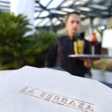 Terraza Hotel Claris Gran Lujo / Foto: Godo Chillida para Los Foodistas©