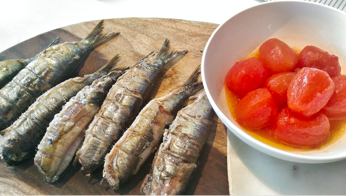 Sardinas al espeto con tomates marinados/Foto: Los Foodistas
