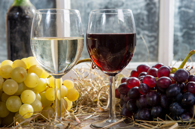 copas-vino-tinto-blanco-uva - Los Foodistas